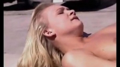 Задницей трахает член